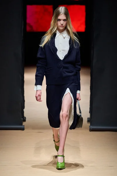 Look 10